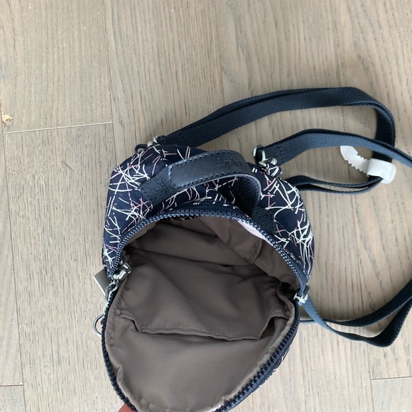 Kipling convertible knapsack. - Picture 2 of 7